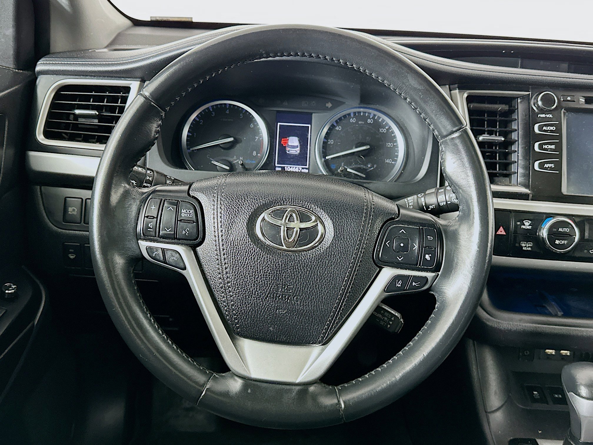 Used 2019 Toyota Highlander SE image 18