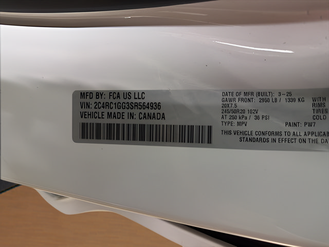 Used 2025 Chrysler Pacifica Limited FWD image 29