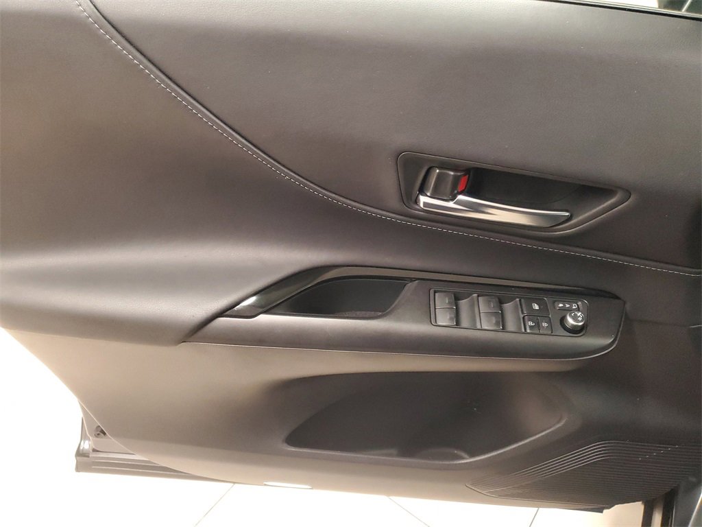 Used 2023 Toyota Venza LE image 18