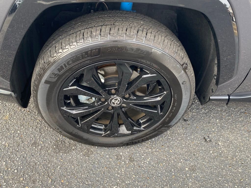 Used 2025 Toyota RAV4 SE image 20