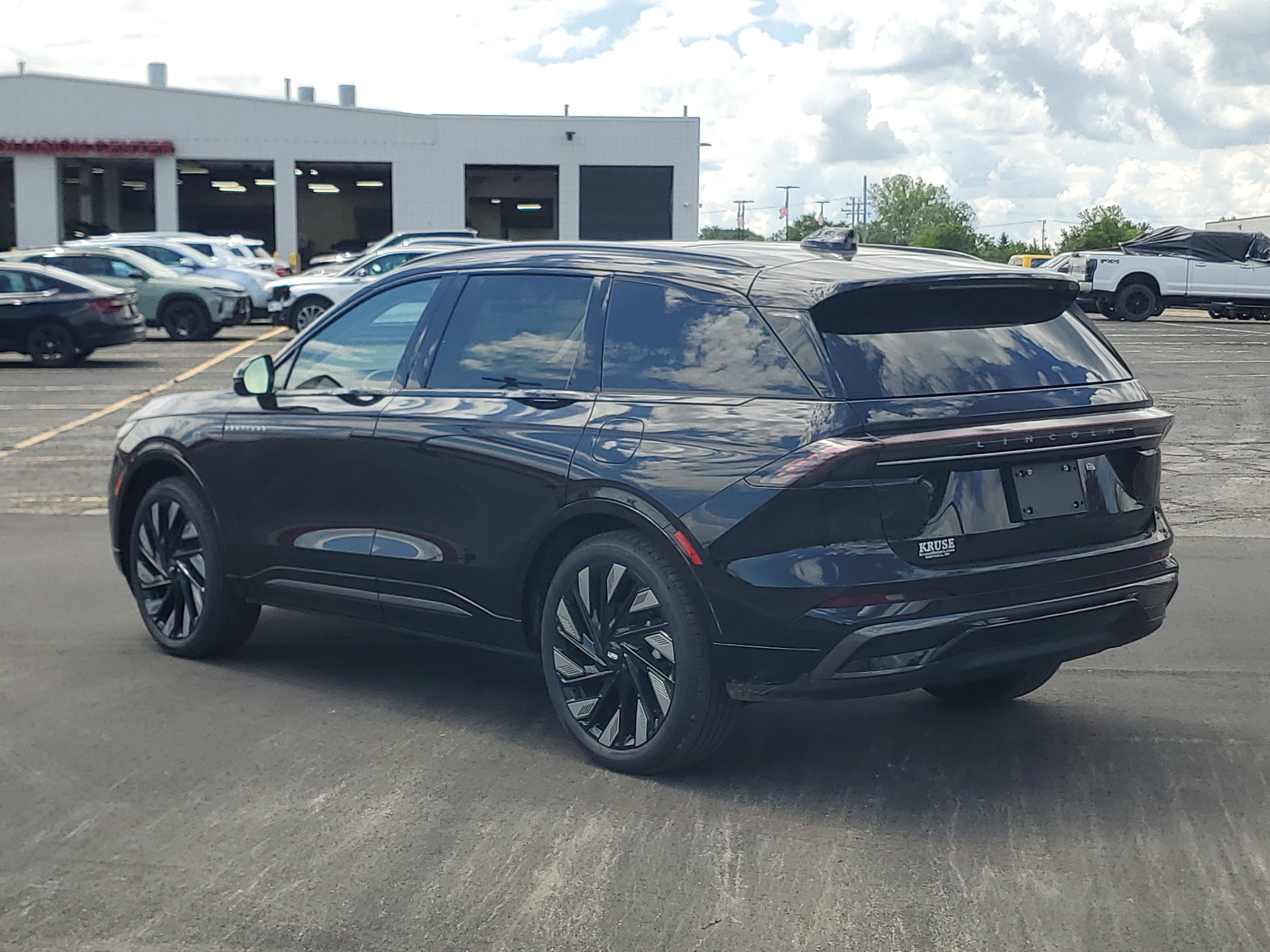 New 2026 Lincoln Nautilus Reserve w/ Jet Appearance Package AWD/4WD image 3