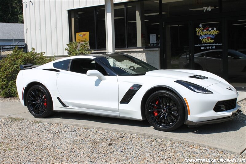 Used 2015 Chevrolet Corvette Z06 w/ 3LZ Preferred Equipment Group RWD image 27