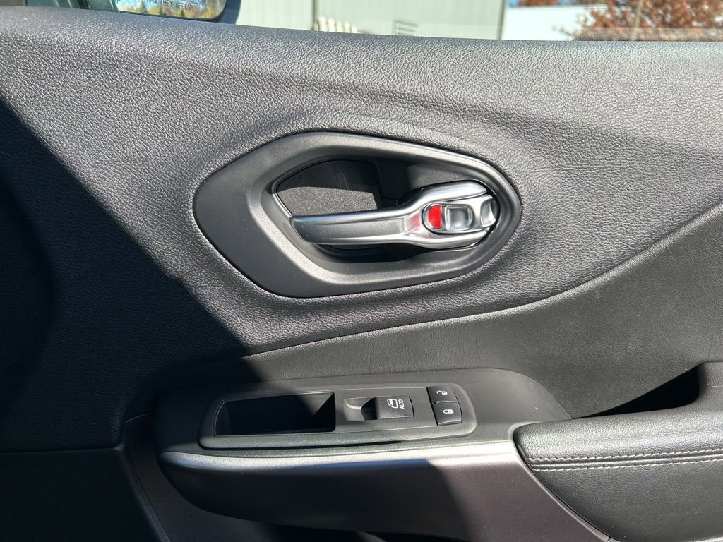 Used 2019 Jeep Cherokee Limited image 45