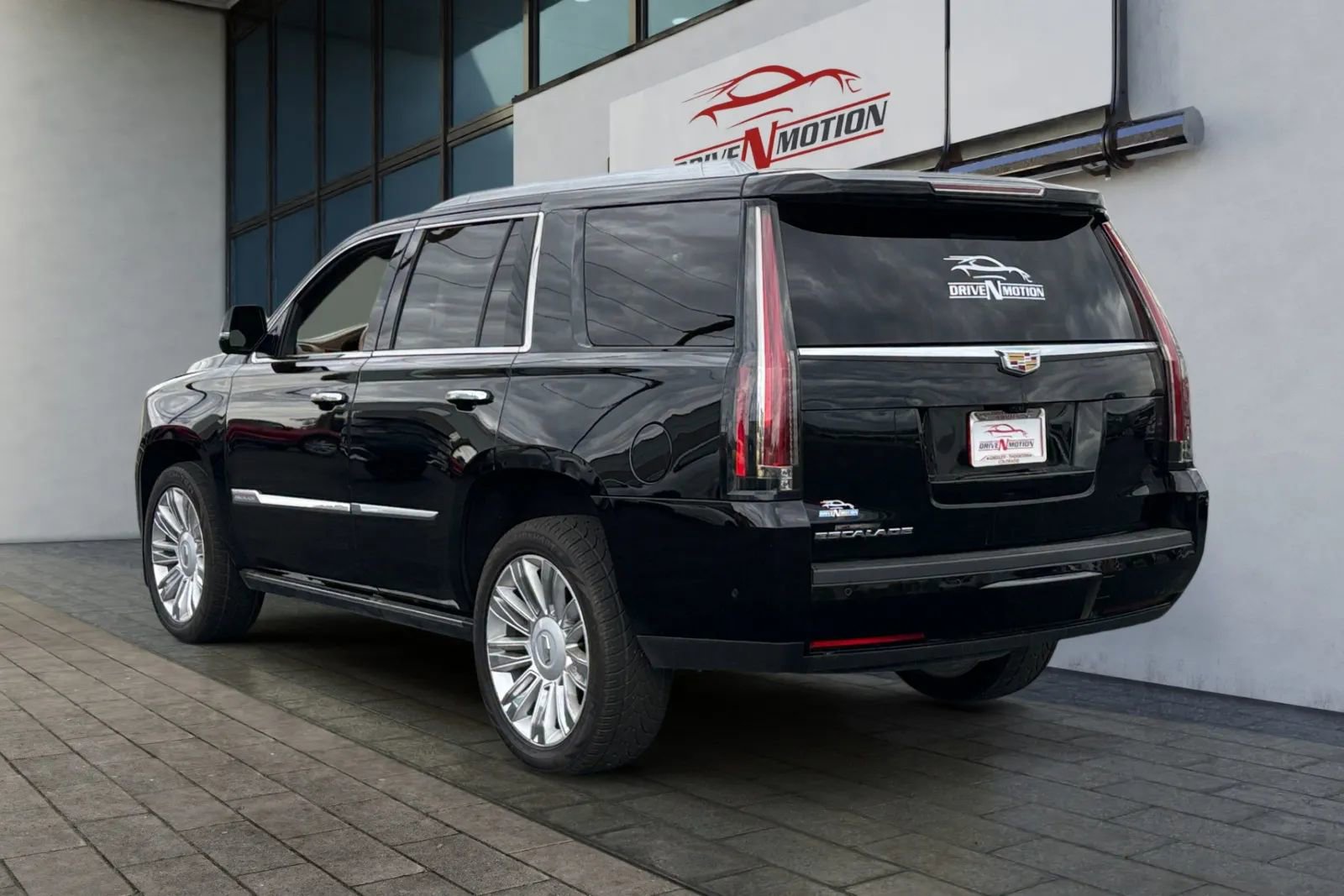 Used 2020 Cadillac Escalade Platinum image 6
