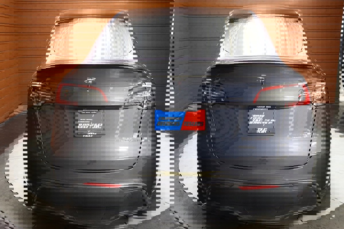 Used 2022 Tesla Model Y Performance image 12