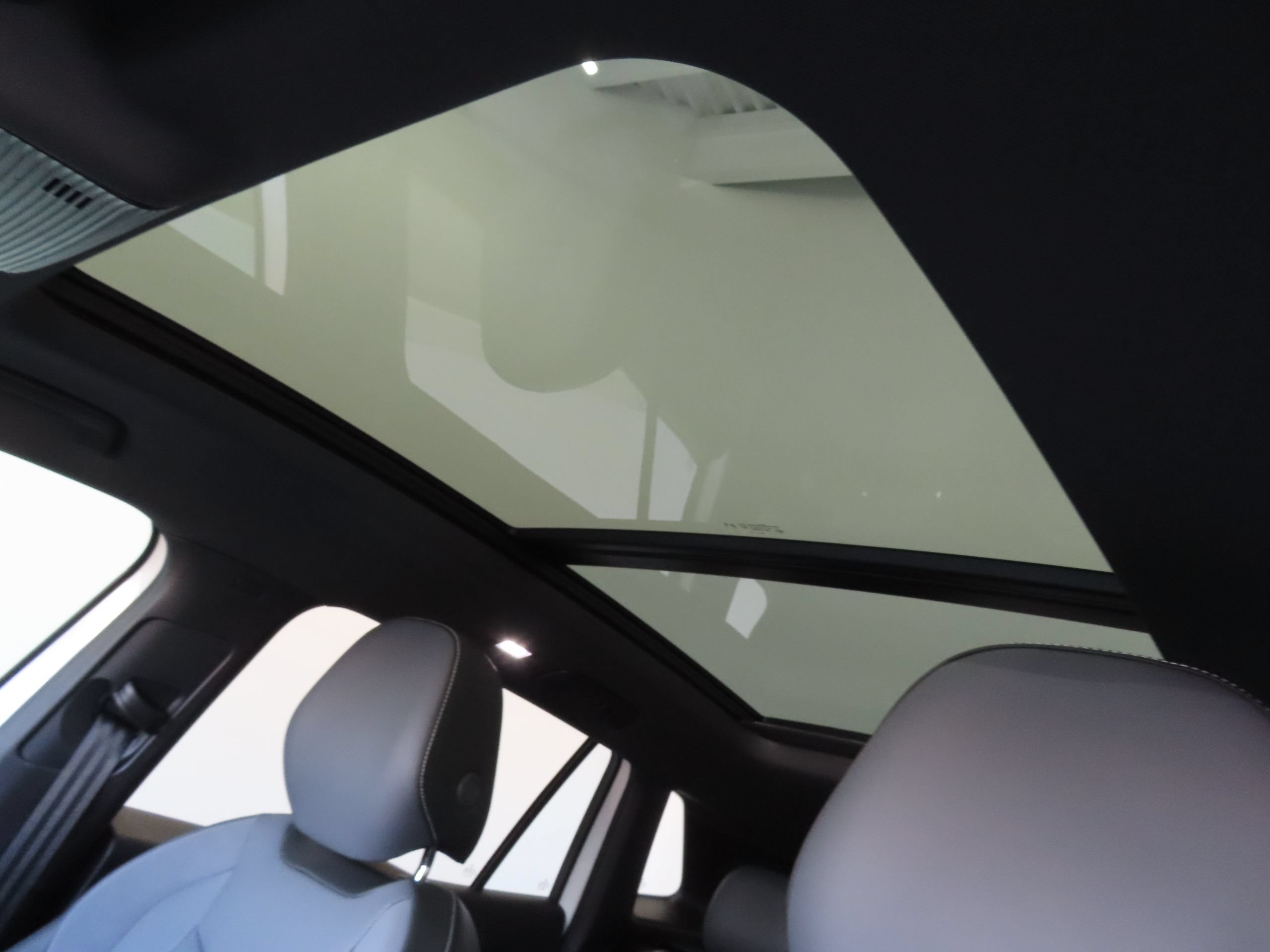 New 2026 Volkswagen Tiguan SE R-Line FWD image 21