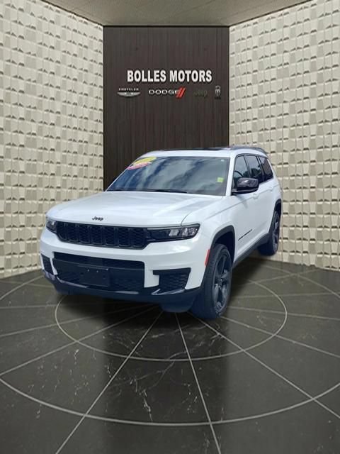 Certified 2023 Jeep Grand Cherokee L Altitude AWD/4WD image 16