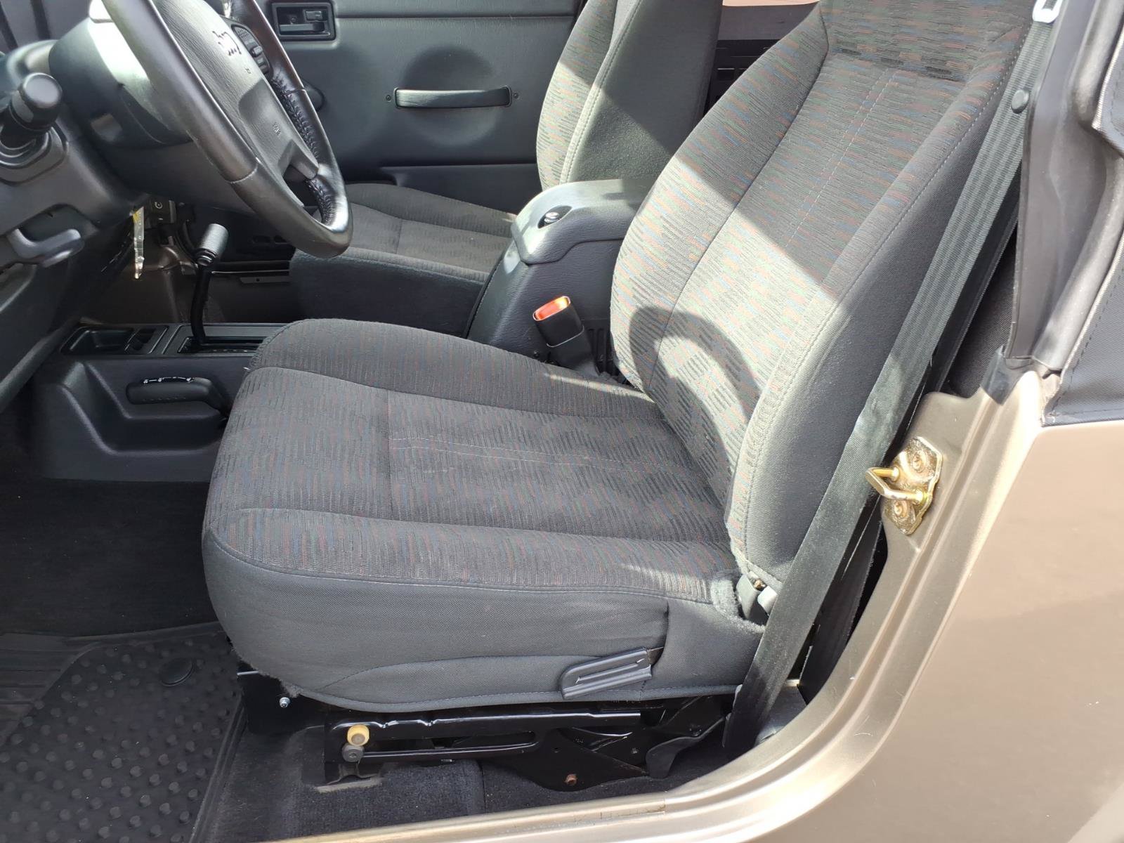 Used 2004 Jeep Wrangler 4WD image 13