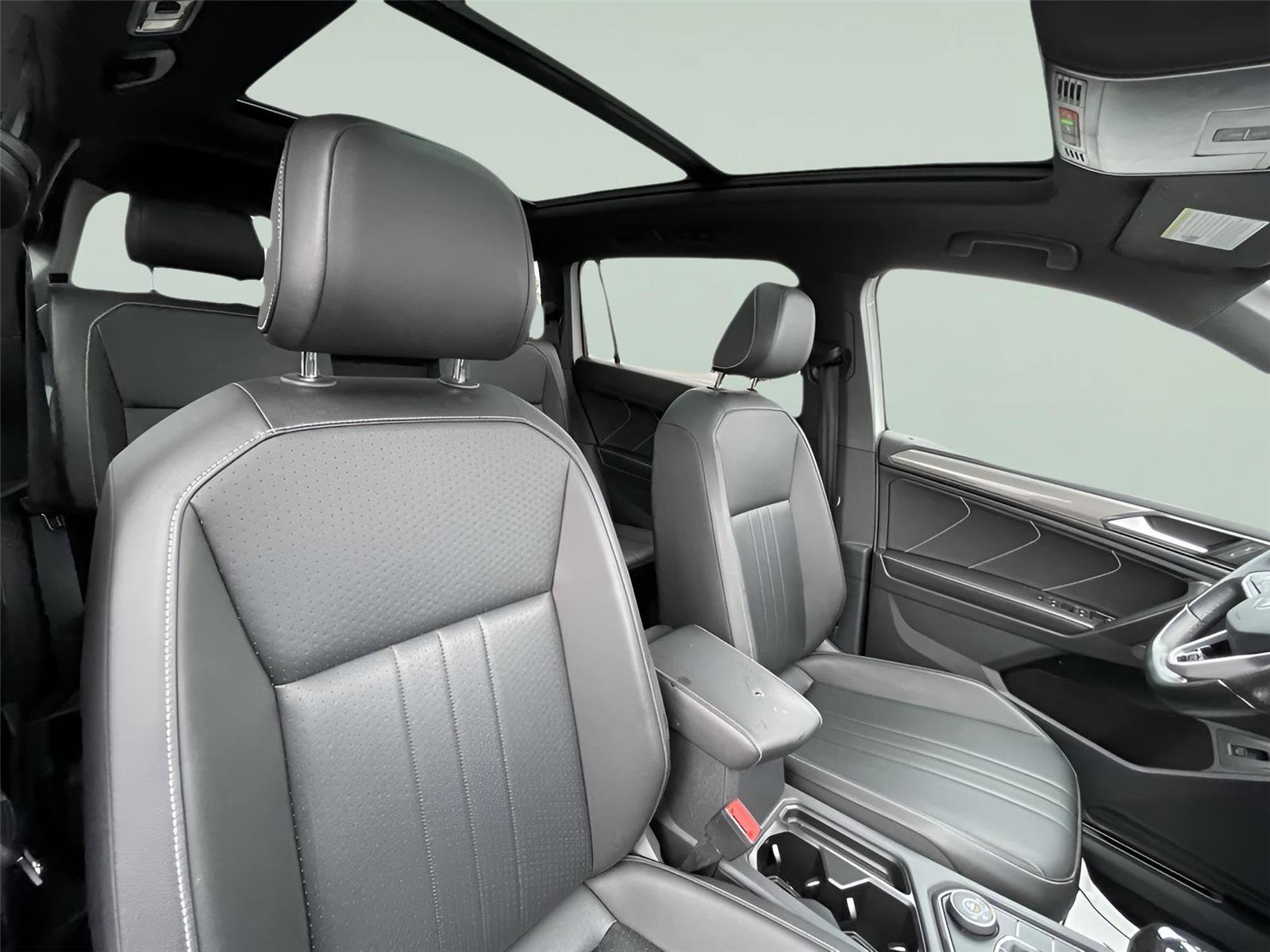 Used 2022 Volkswagen Tiguan SE R-Line image 23