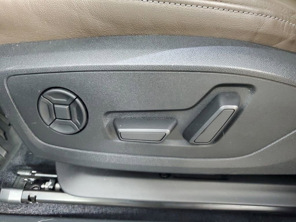 Used 2023 Audi Q4 e-tron Premium Plus w/ Premium Plus AWD/4WD image 21