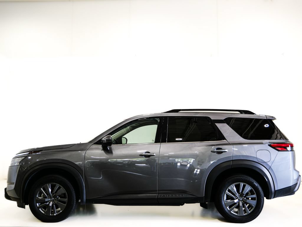 Used 2025 Nissan Pathfinder SV FWD image 5