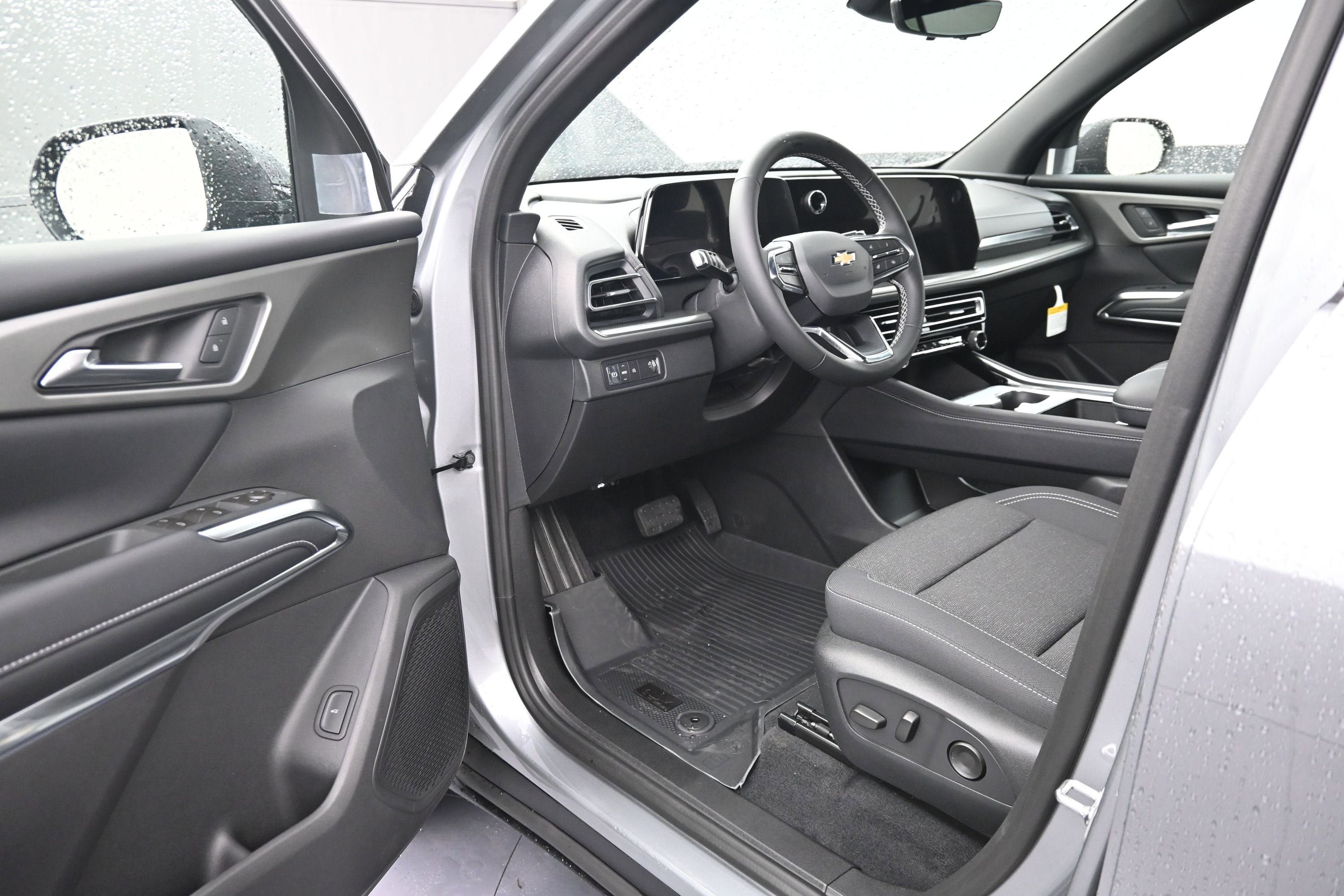 New 2026 Chevrolet Traverse LT FWD image 9