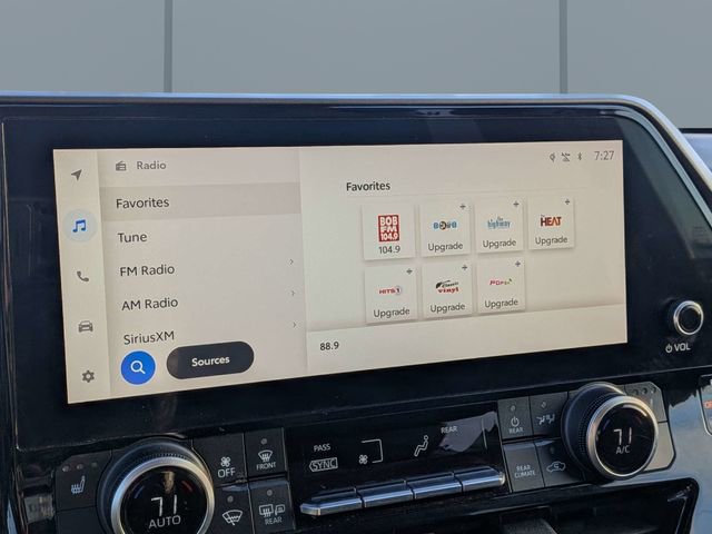 Used 2023 Toyota Highlander XLE image 18