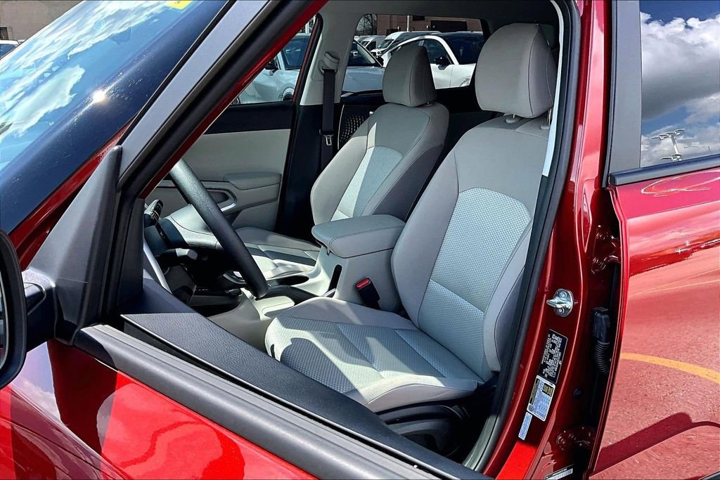 Used 2025 Kia Soul LX image 23