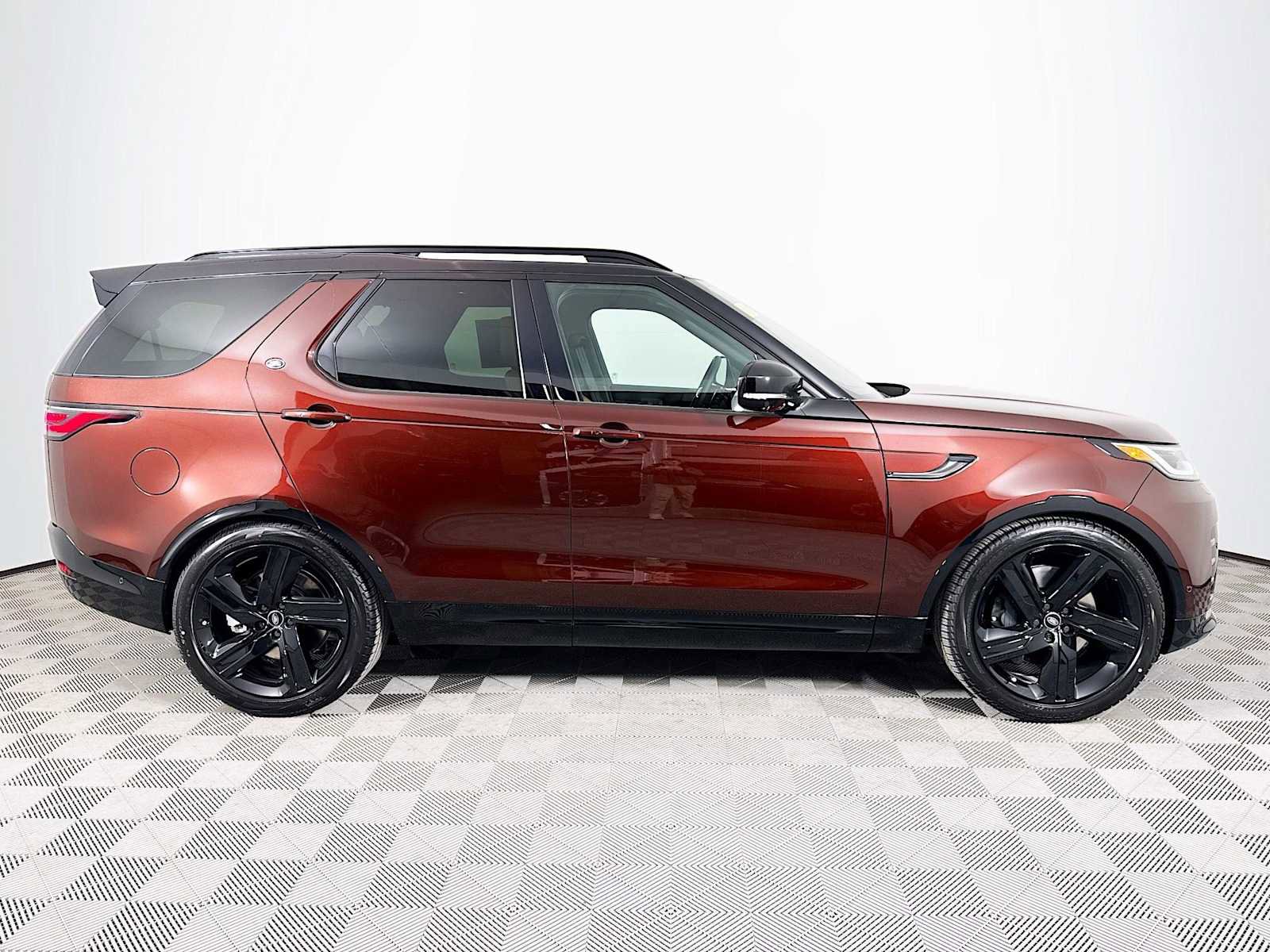 New 2026 Land Rover Discovery Limited Edition image 4