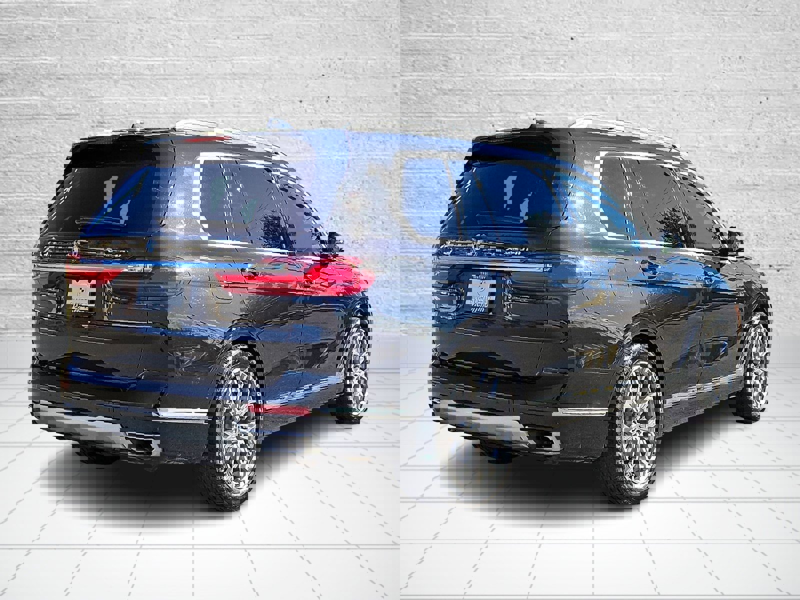 Used 2022 BMW X7 xDrive40i w/ Cold Weather Package image 6