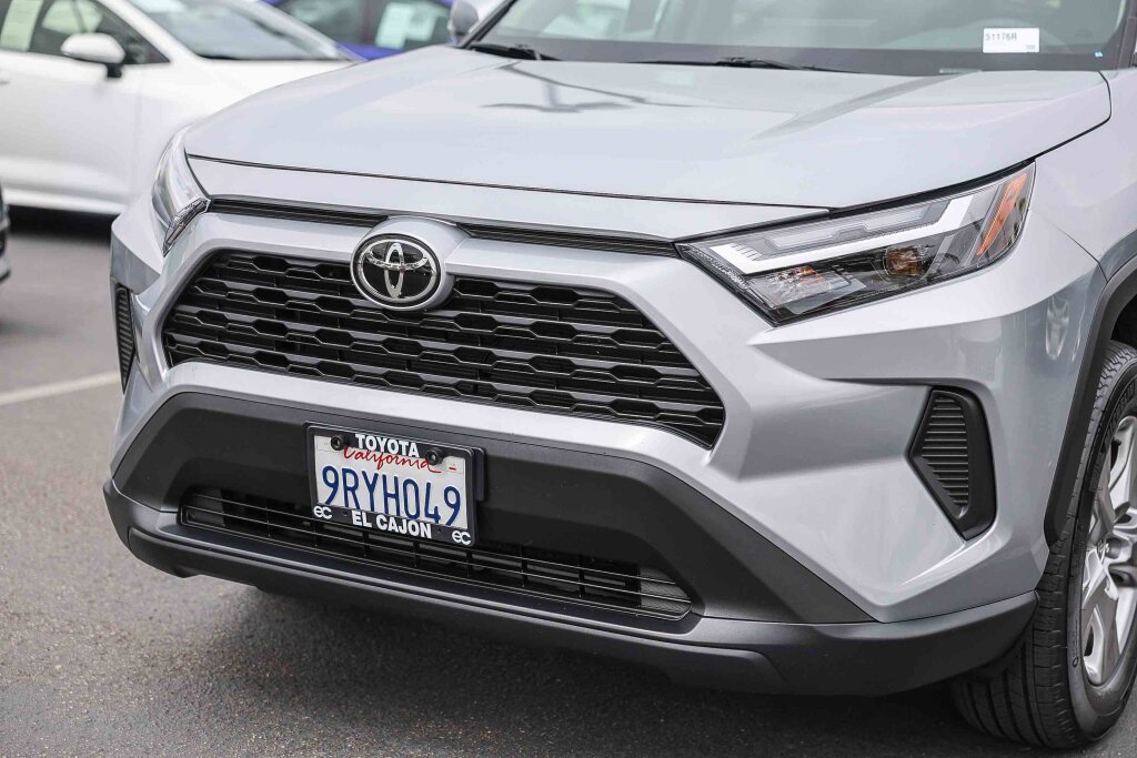 Certified 2025 Toyota RAV4 XLE FWD image 18