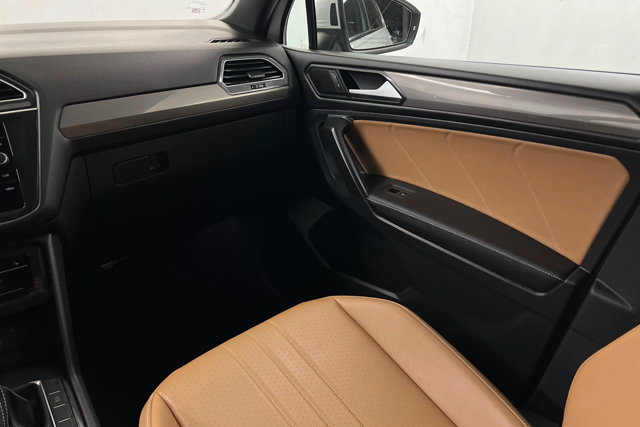 Used 2023 Volkswagen Tiguan SE FWD image 10