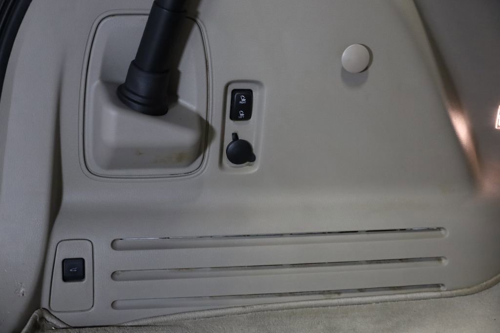 Used 2011 Lincoln MKX 2WD w/ Wood Pkg image 27