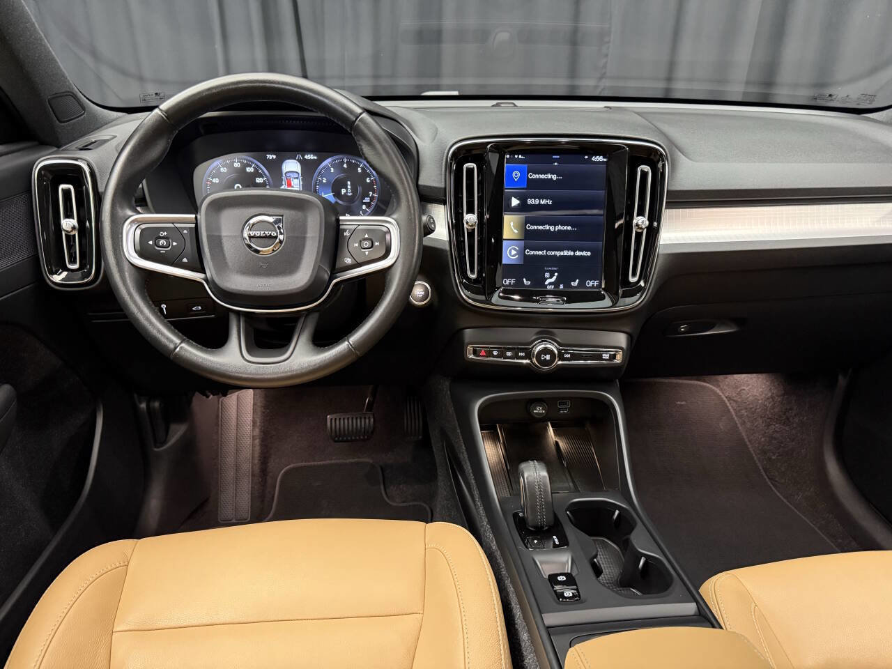 Used 2019 Volvo XC40 T5 Momentum image 14