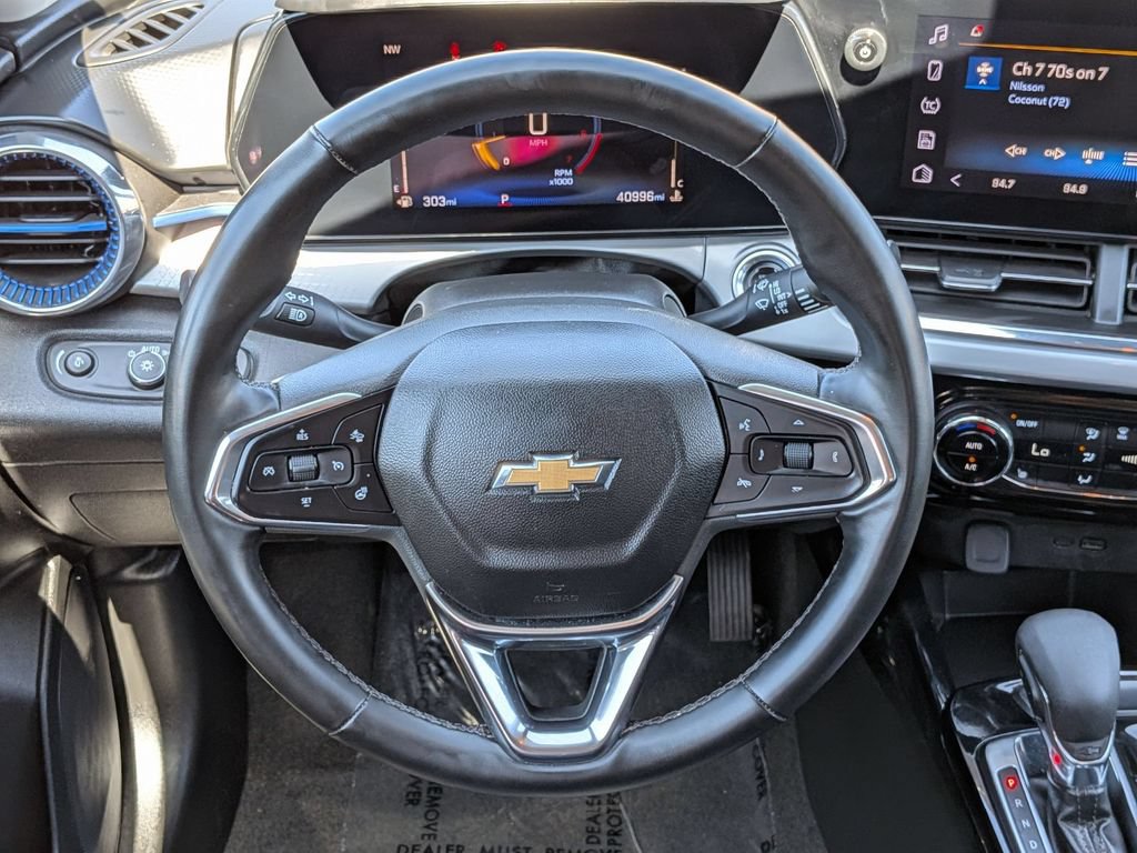 Used 2025 Chevrolet Trax LT w/ LT Convenience Package FWD image 19