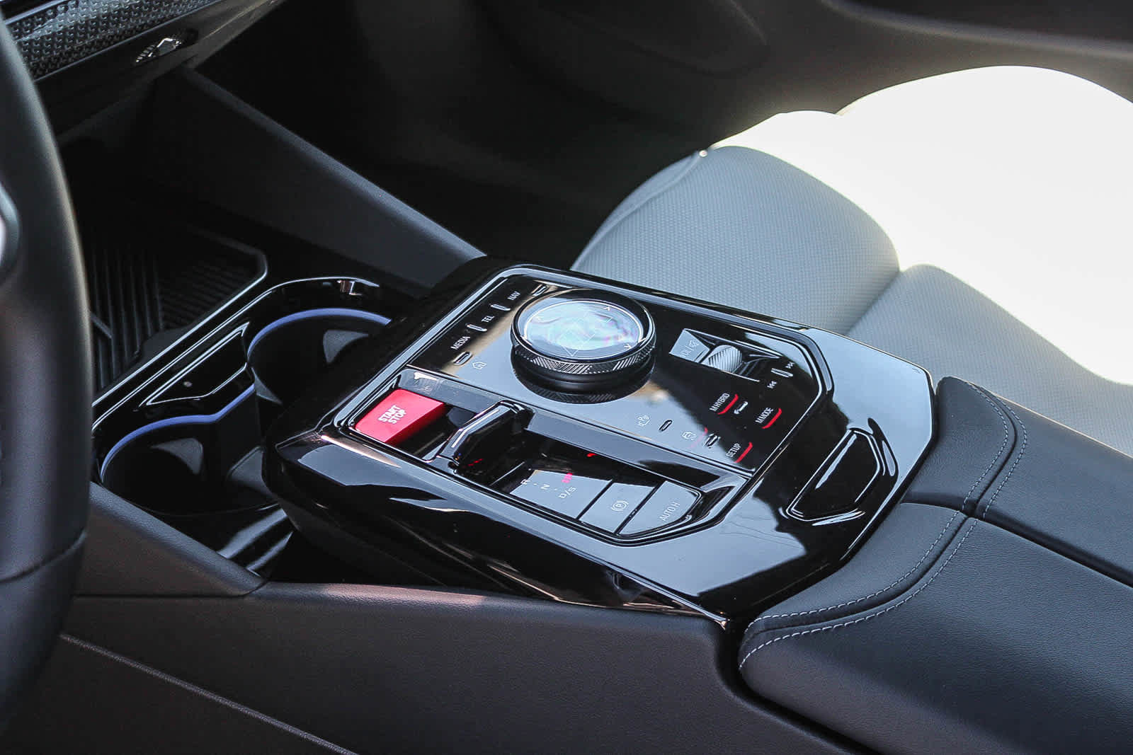 Used 2025 BMW M5 w/ Carbon Package image 19