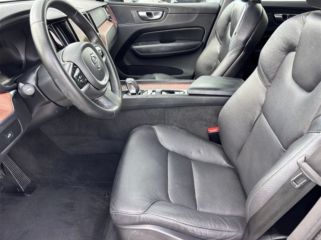 Used 2024 Volvo XC60 B5 Plus AWD/4WD image 13