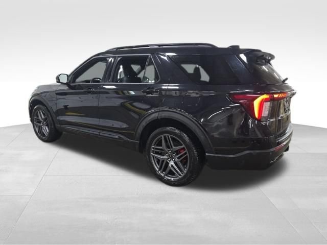 Used 2025 Ford Explorer ST-Line w/ ST-Line Street Pack AWD/4WD image 5