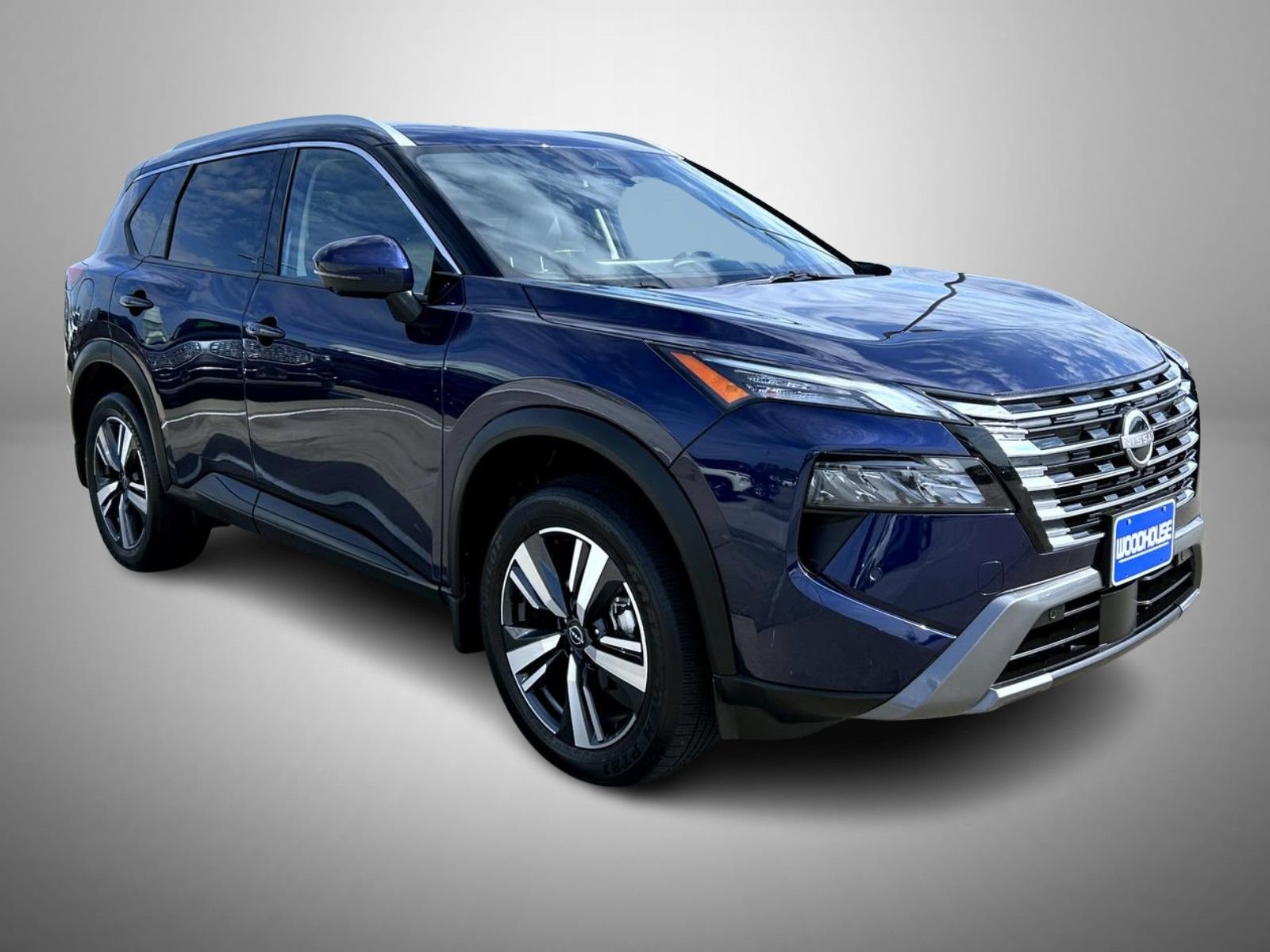 Used 2025 Nissan Rogue SL AWD/4WD image 3