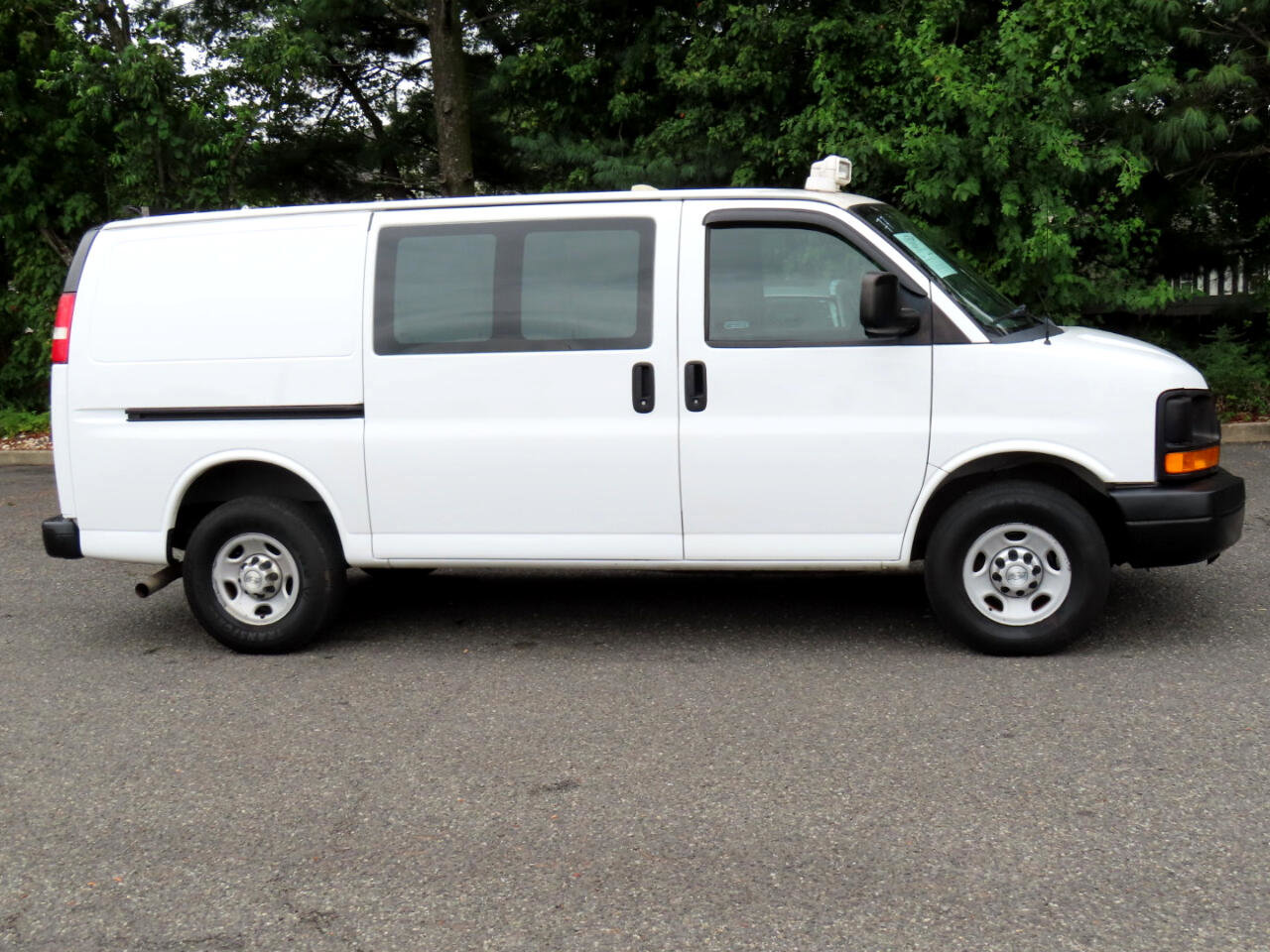 Used 2016 Chevrolet Express 2500 image 6