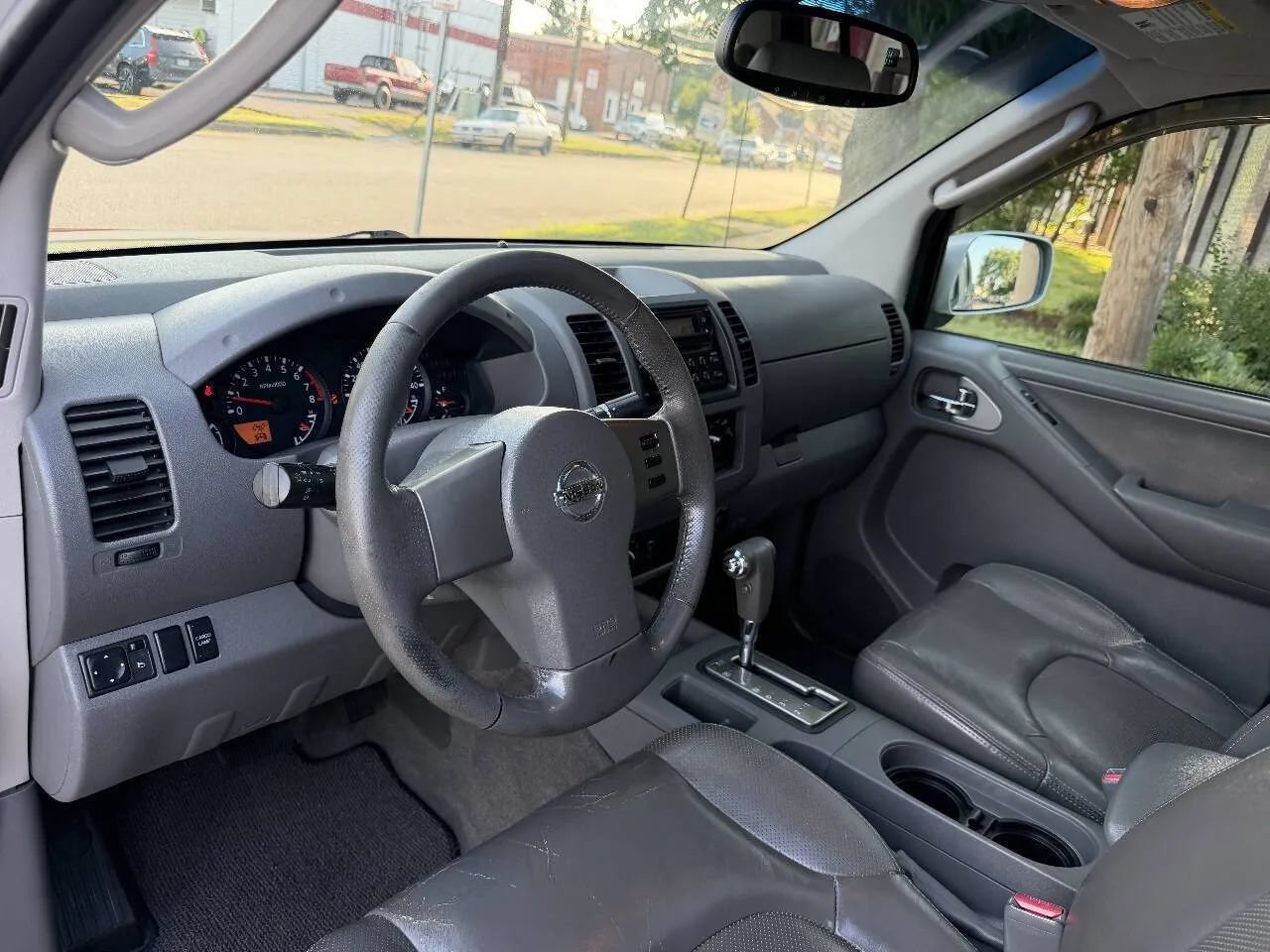 Used 2005 Nissan Frontier LE w/ (X01) Leather Pkg AWD/4WD image 18