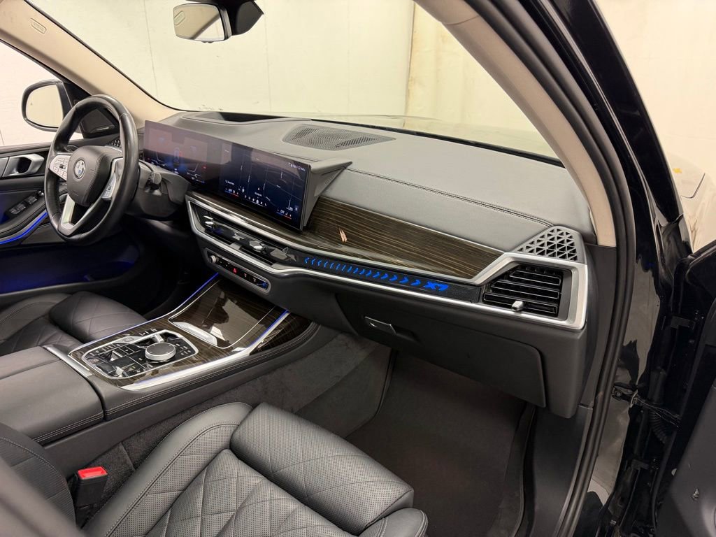 Used 2024 BMW X7 xDrive40i image 14