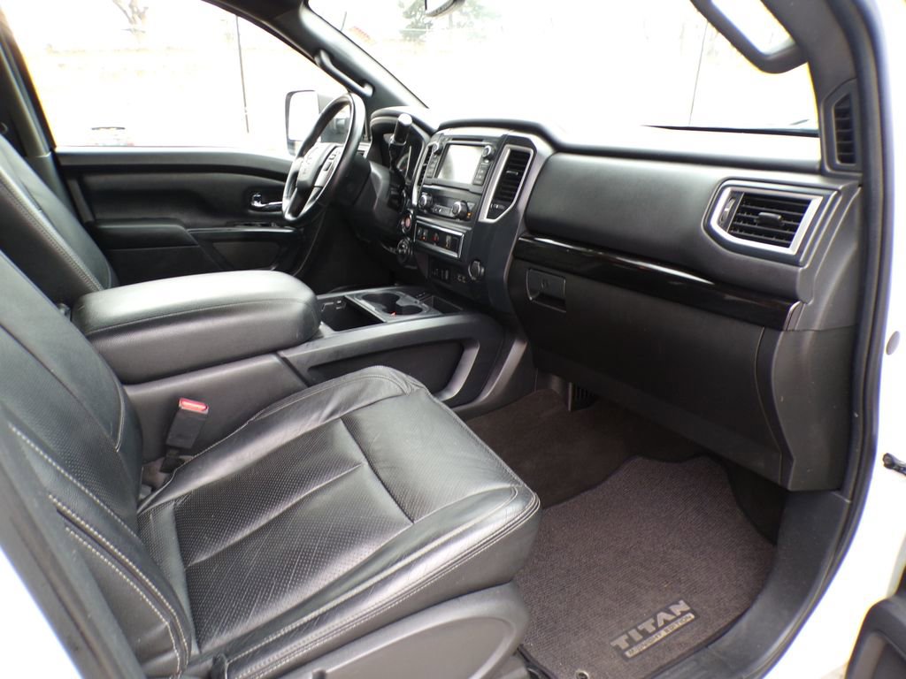 Used 2019 Nissan Titan SV w/ SV Convenience Package AWD/4WD image 14