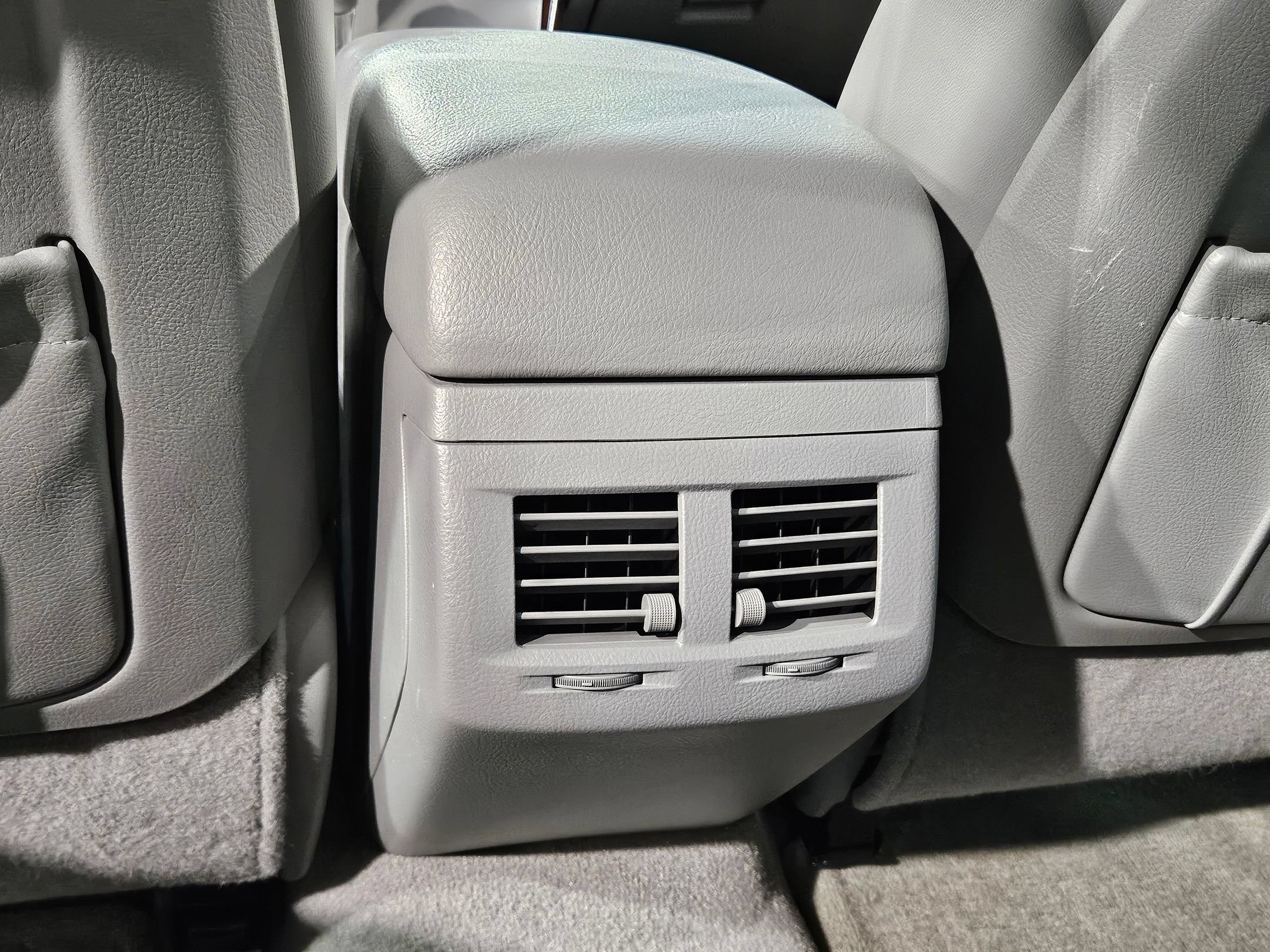 Used 2009 Toyota Avalon XLS FWD image 36