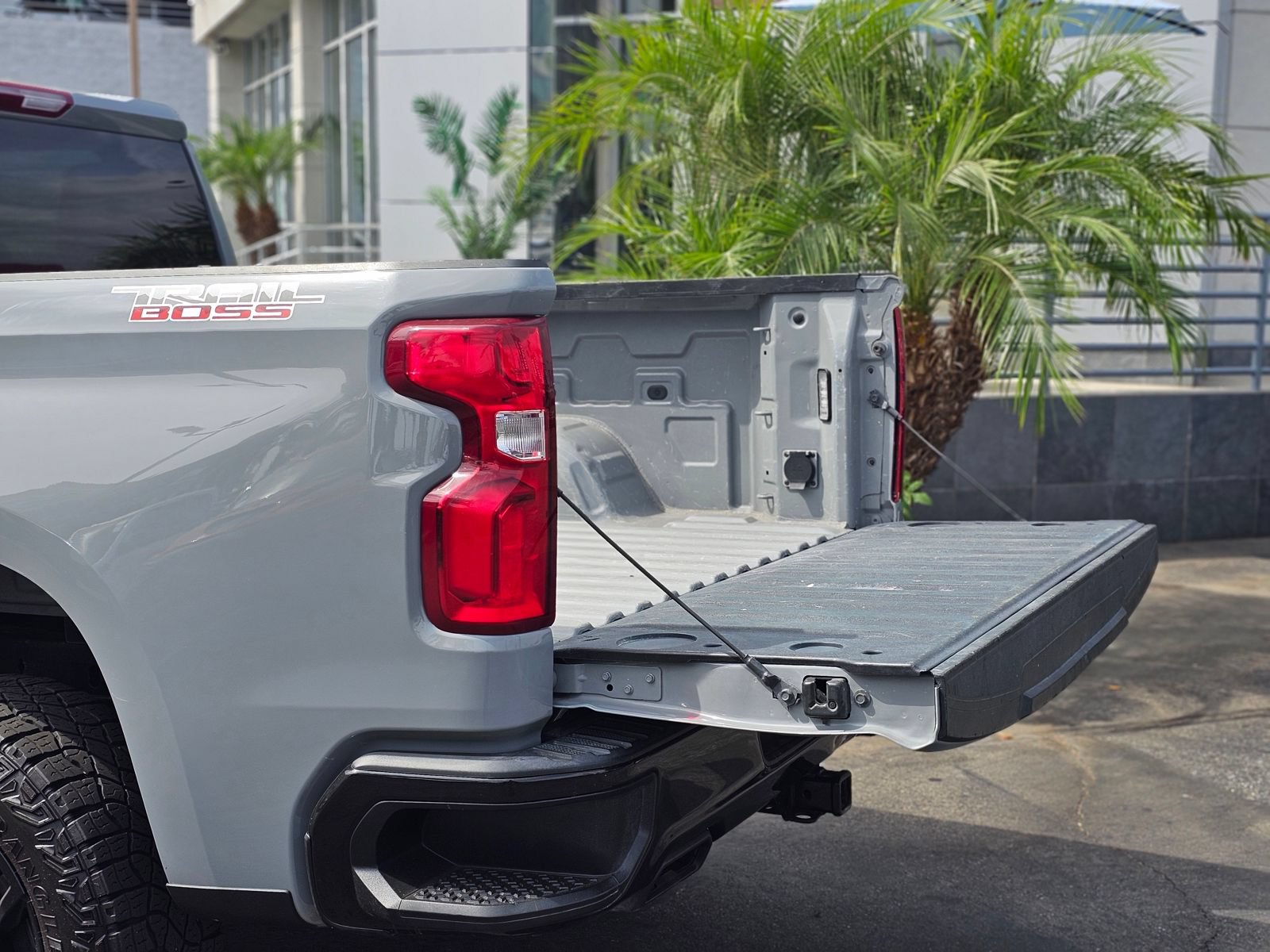 Used 2024 Chevrolet Silverado 1500 LT Trail Boss w/ LPO, Dark Essentials Package AWD/4WD image 8
