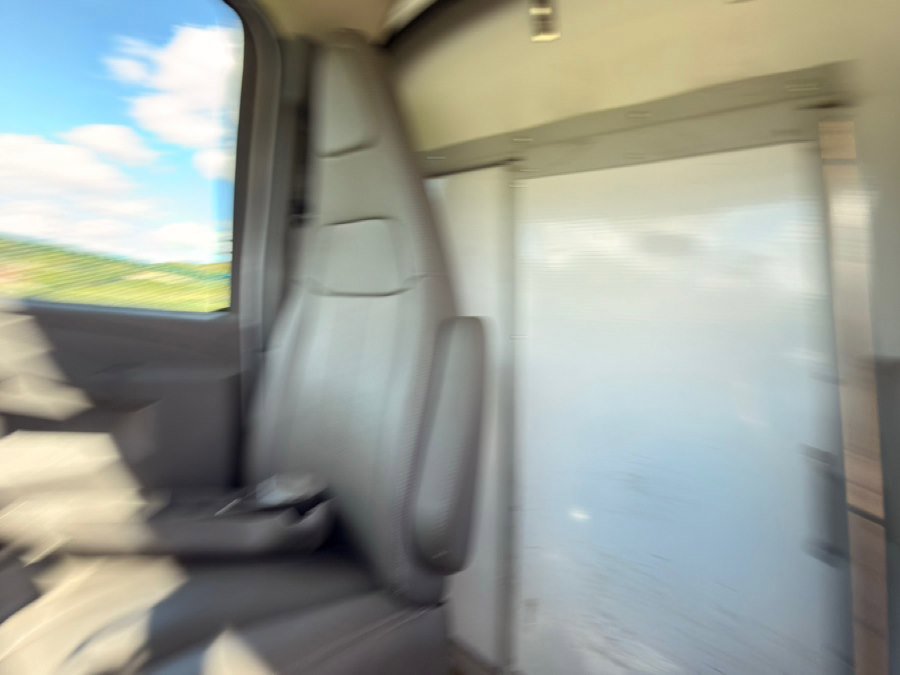 Used 2017 GMC Savana 3500 RWD image 30