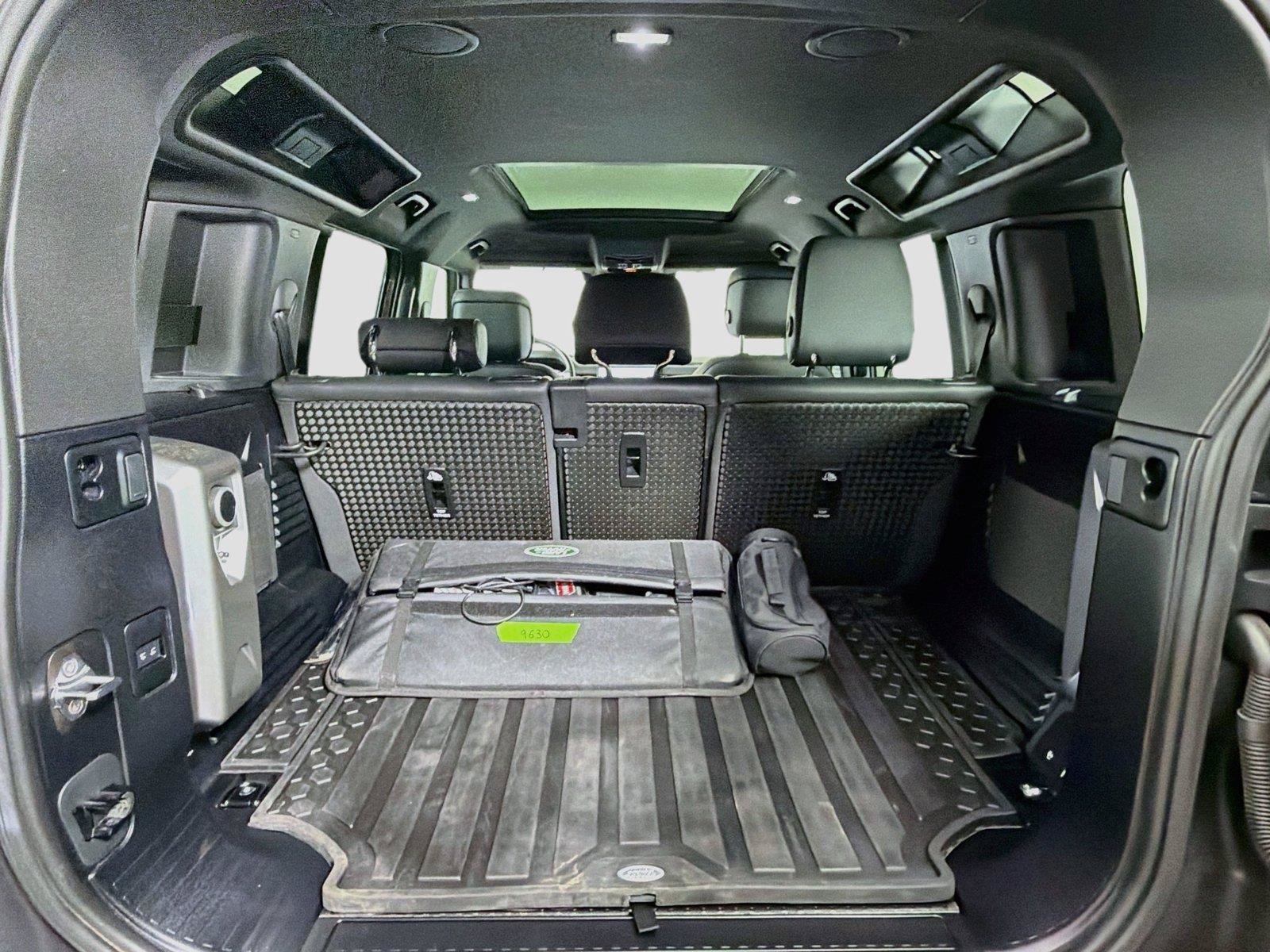 Certified 2025 Land Rover Defender 110 X-Dynamic SE AWD/4WD image 27