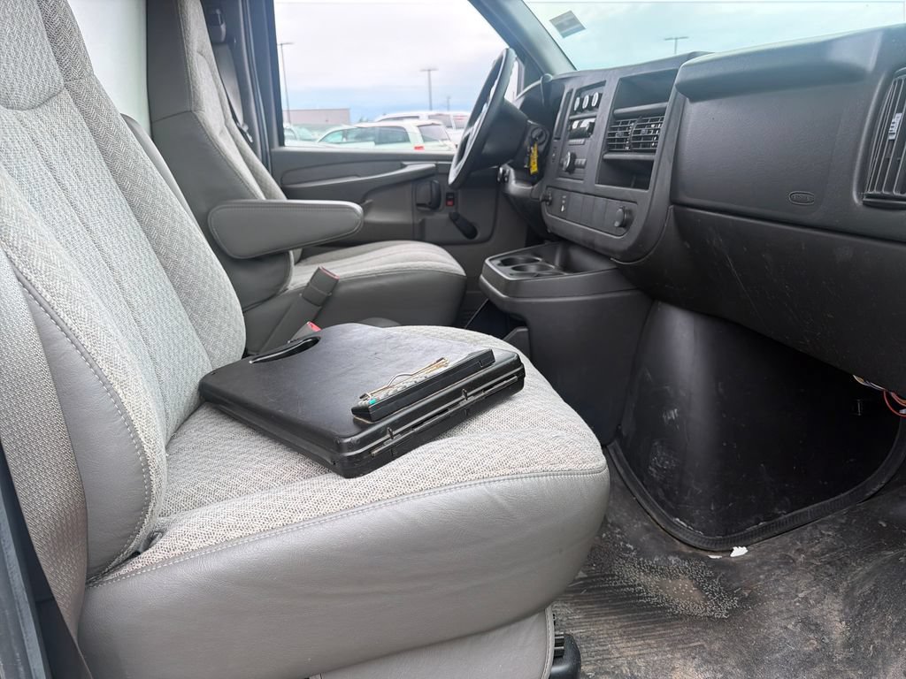 Used 2008 Chevrolet Express 3500 RWD image 18