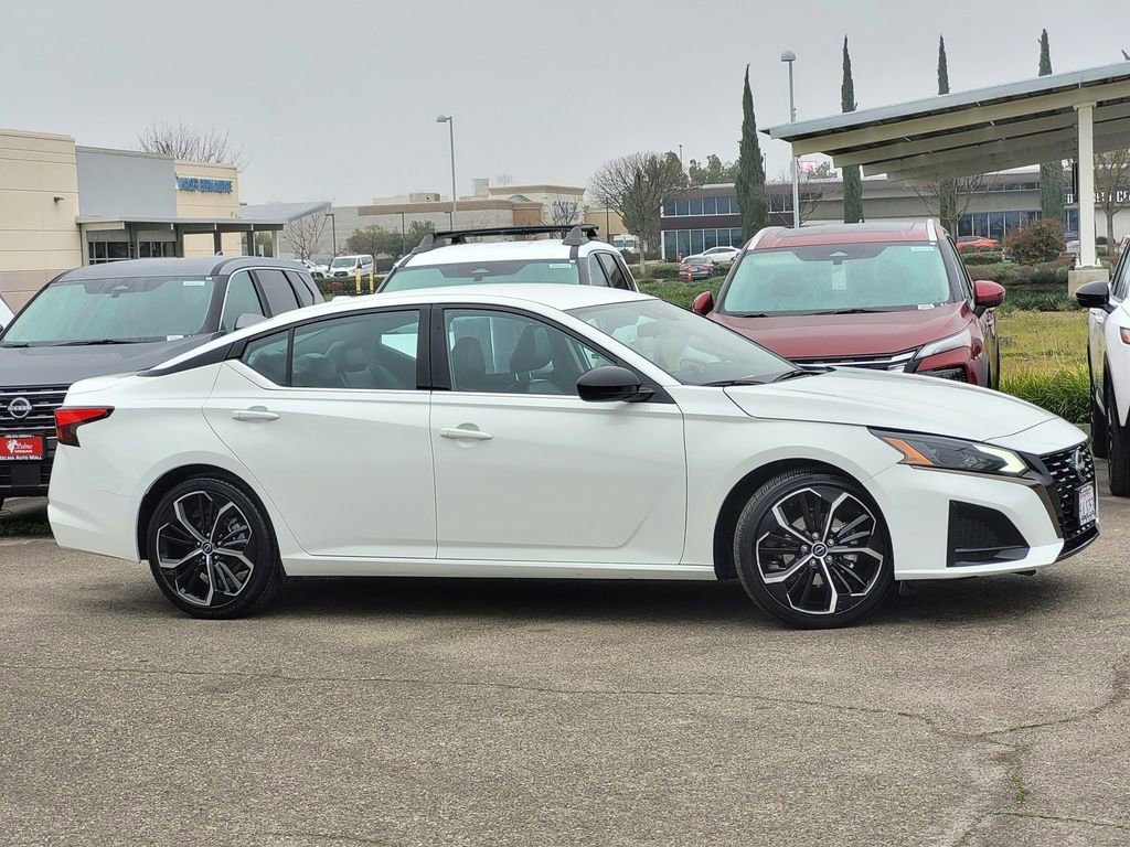Used 2023 Nissan Altima 2.5 SR image 4