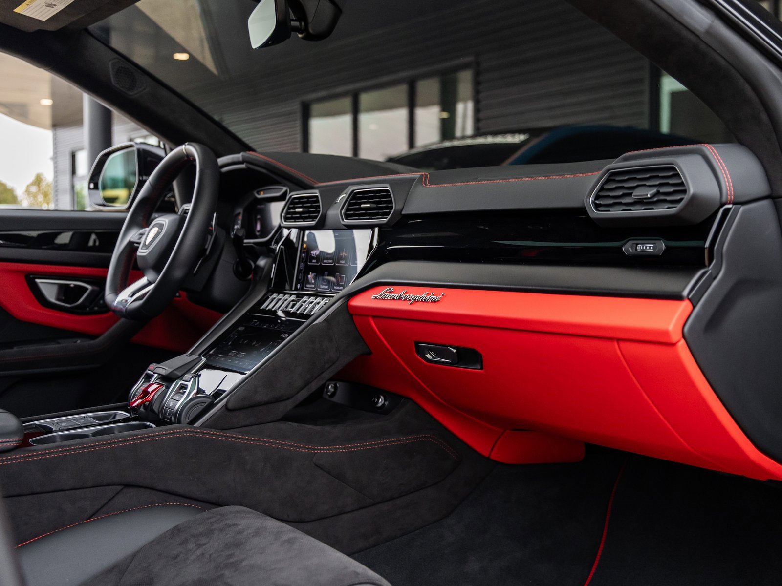 Used 2024 Lamborghini Urus S image 48