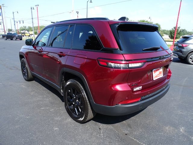 Used 2025 Jeep Grand Cherokee Altitude AWD/4WD image 8