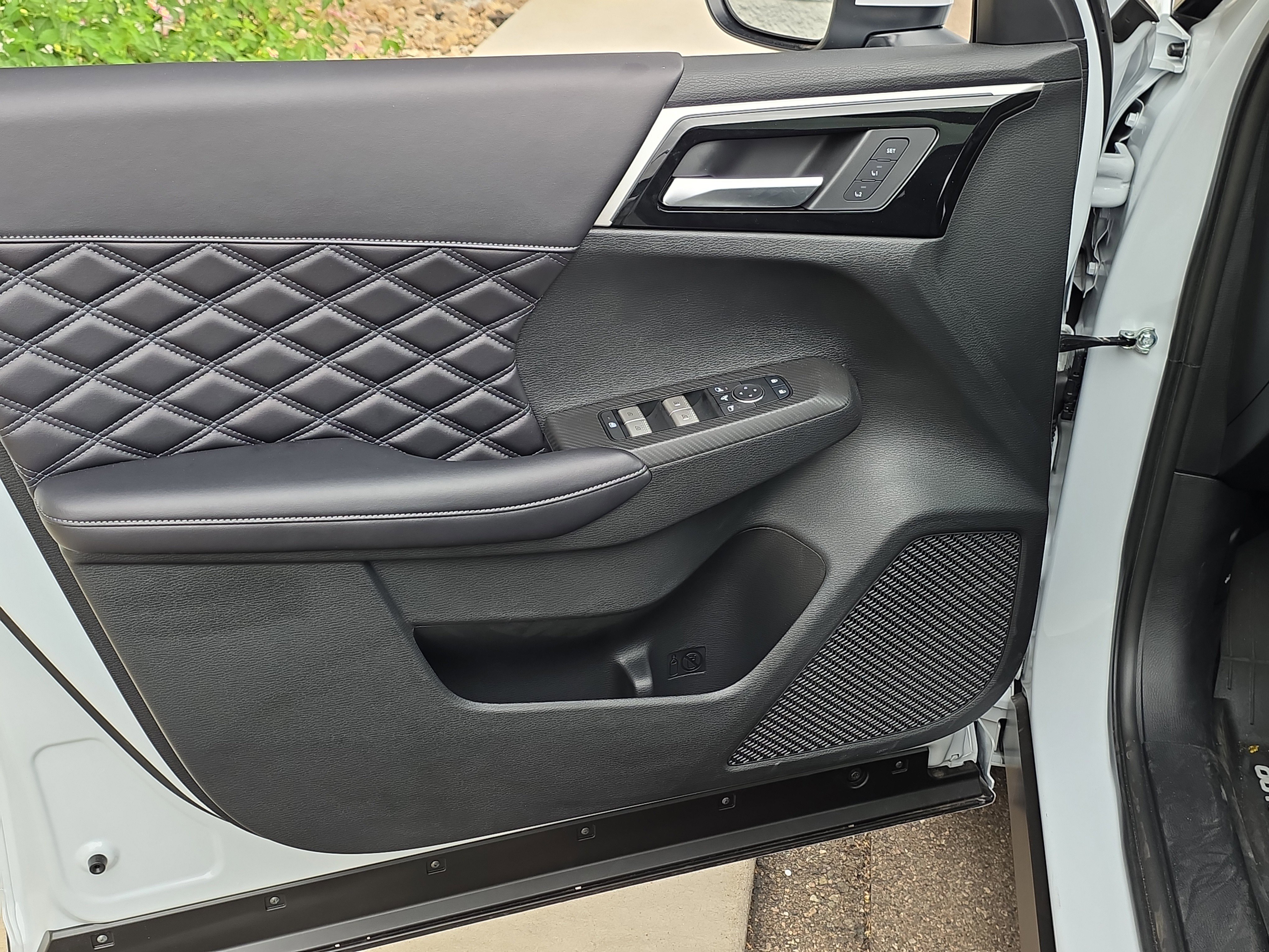 New 2025 Mitsubishi Outlander SEL image 10