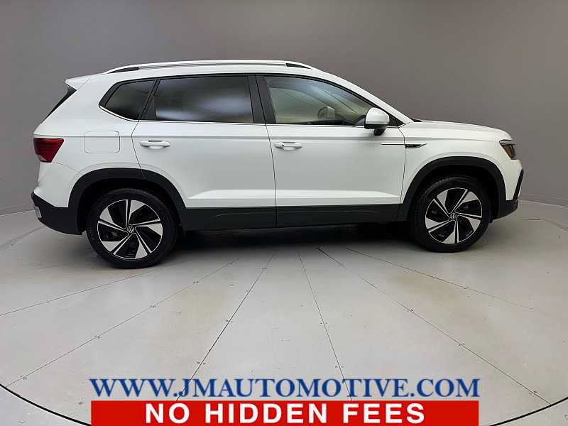Used 2024 Volkswagen Taos SE AWD/4WD image 6