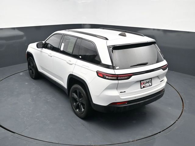 Used 2023 Jeep Grand Cherokee Limited w/ Black Appearance Package image 37