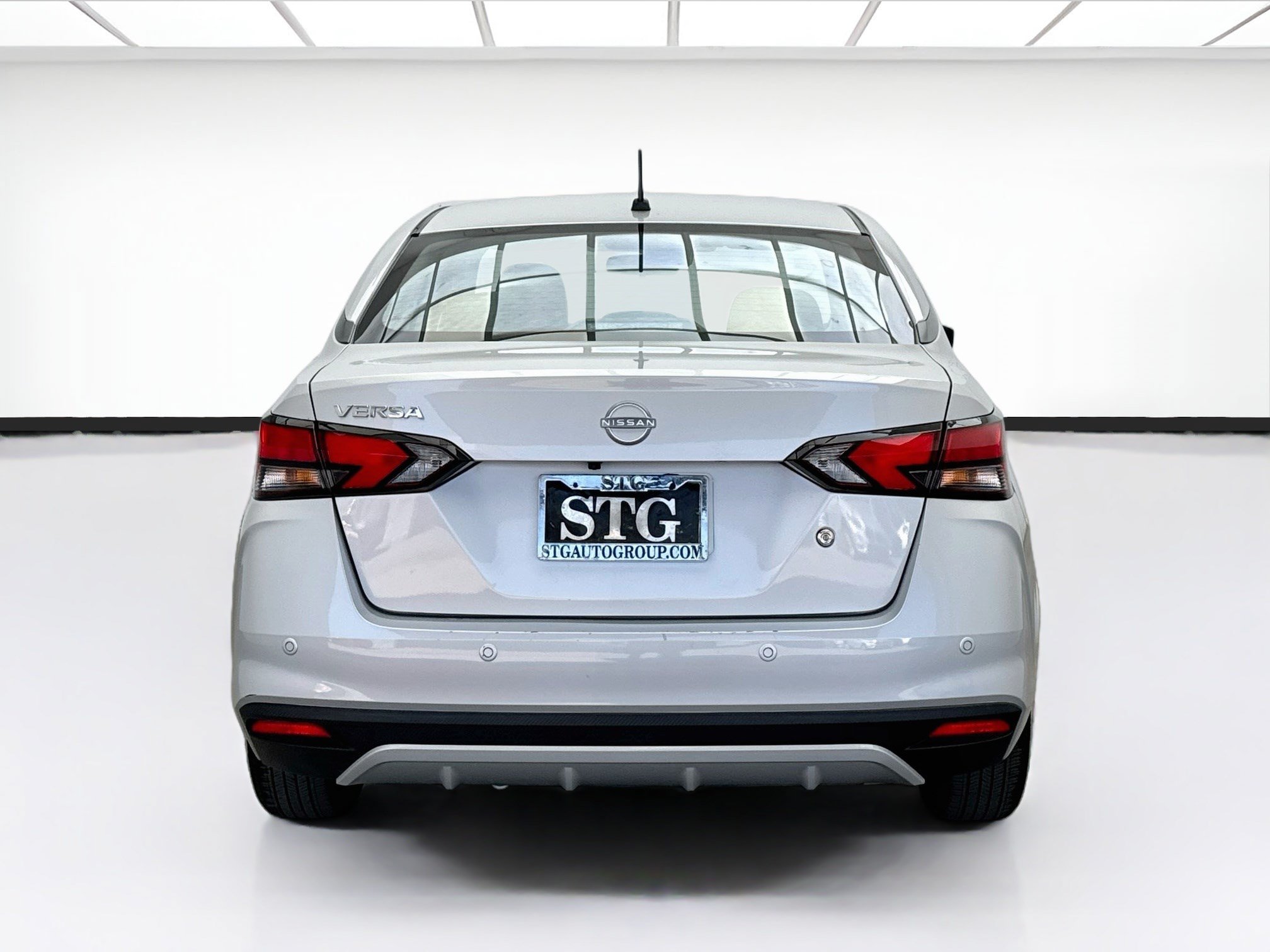 Used 2024 Nissan Versa S FWD image 5