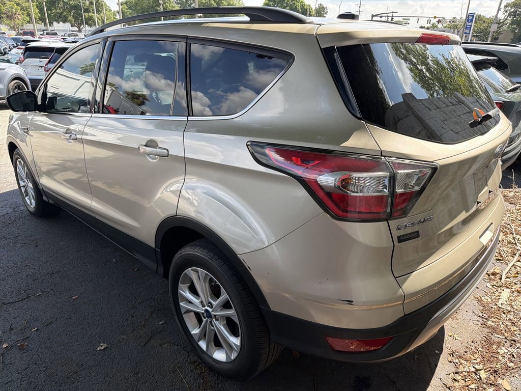 Used 2017 Ford Escape SE w/ Equipment Group 201A FWD image 7