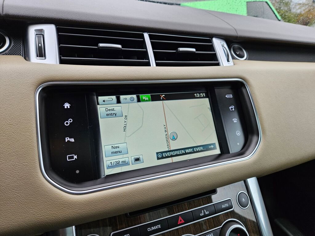 Used 2016 Land Rover Range Rover Sport HSE image 22