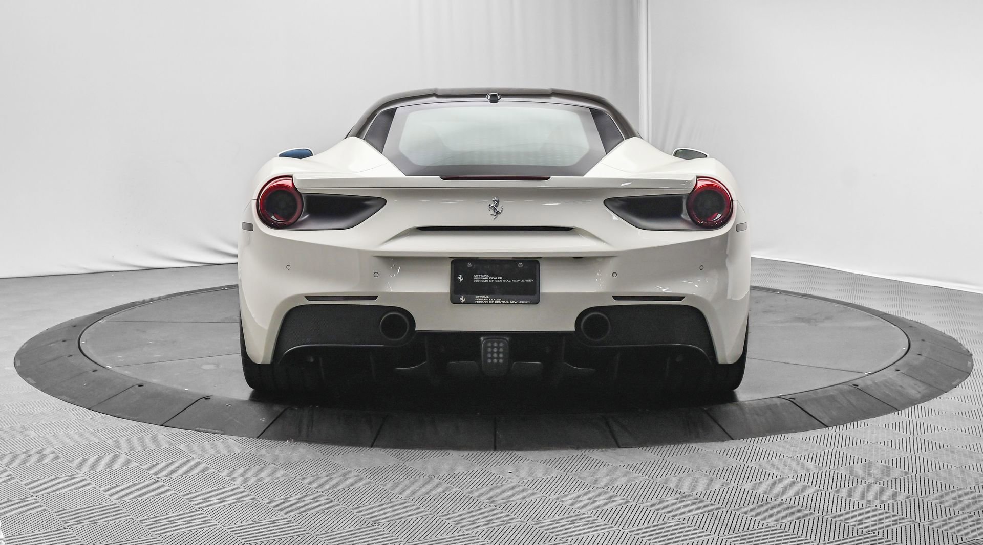 Used 2016 Ferrari 488 GTB image 7