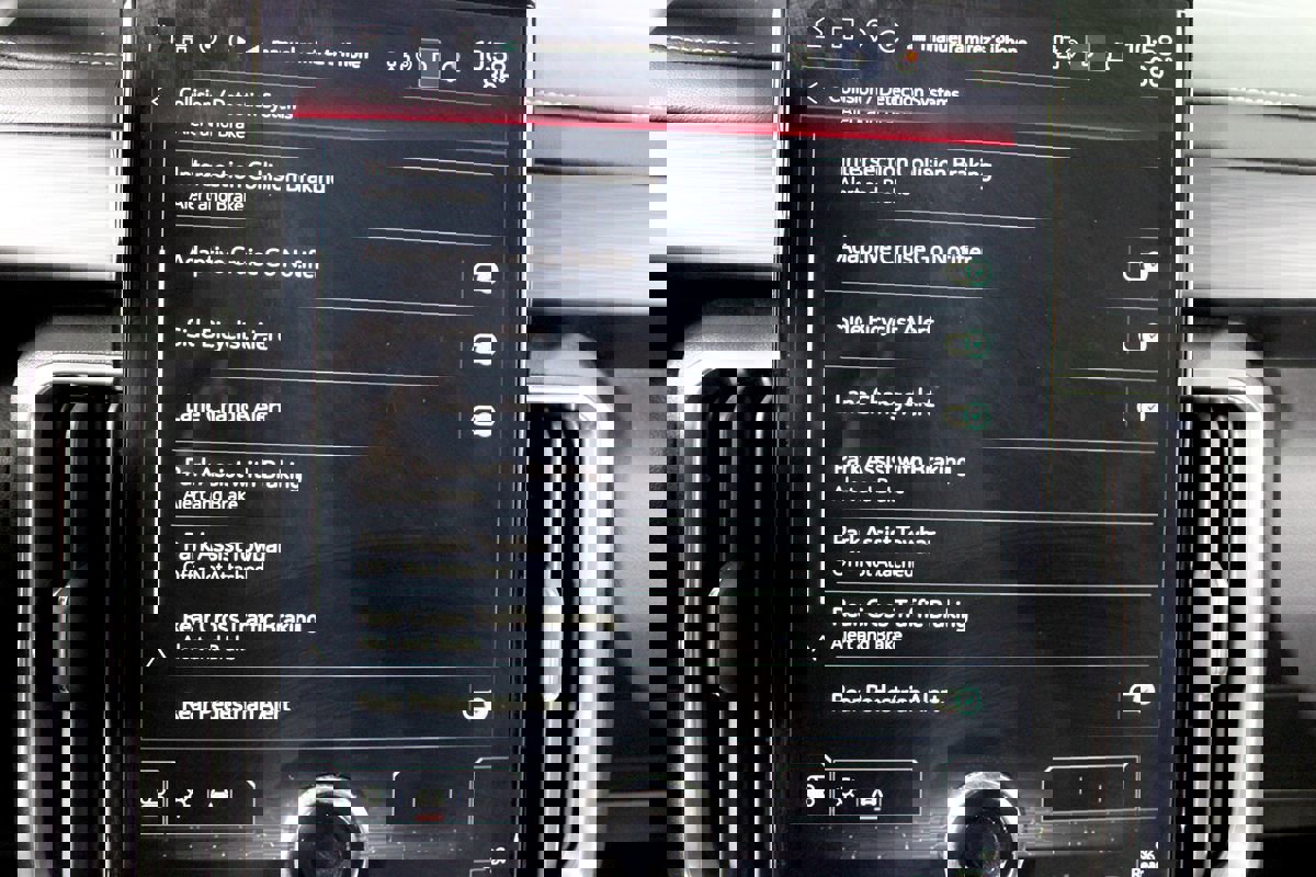 Used 2025 GMC Acadia Elevation image 18