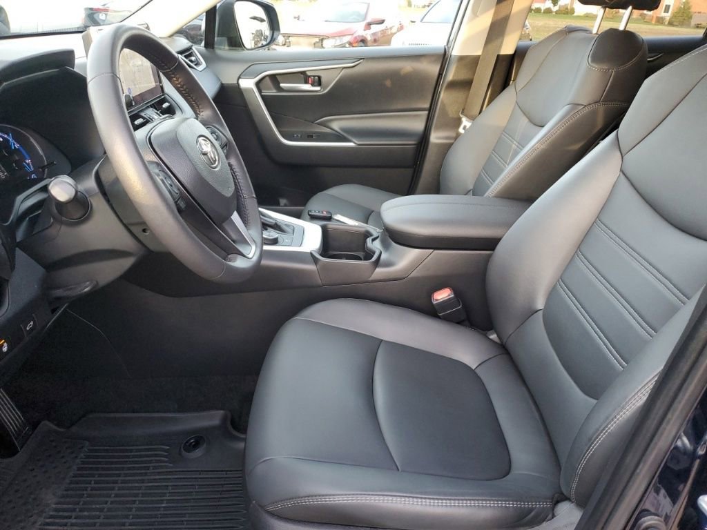 Used 2023 Toyota RAV4 XLE Premium image 28